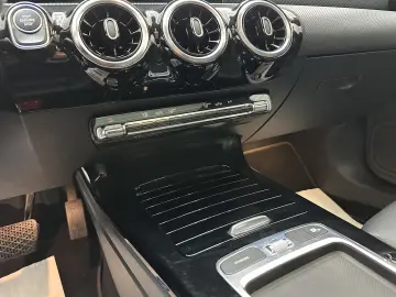 CLA 180 d 