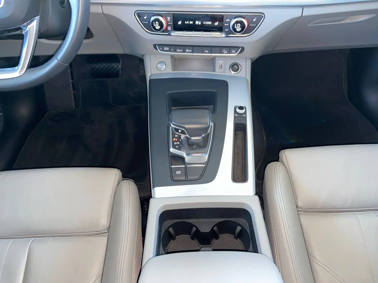 Q5 45TFSI qua S-Trc Virtual B&O LED Navi Sitzh