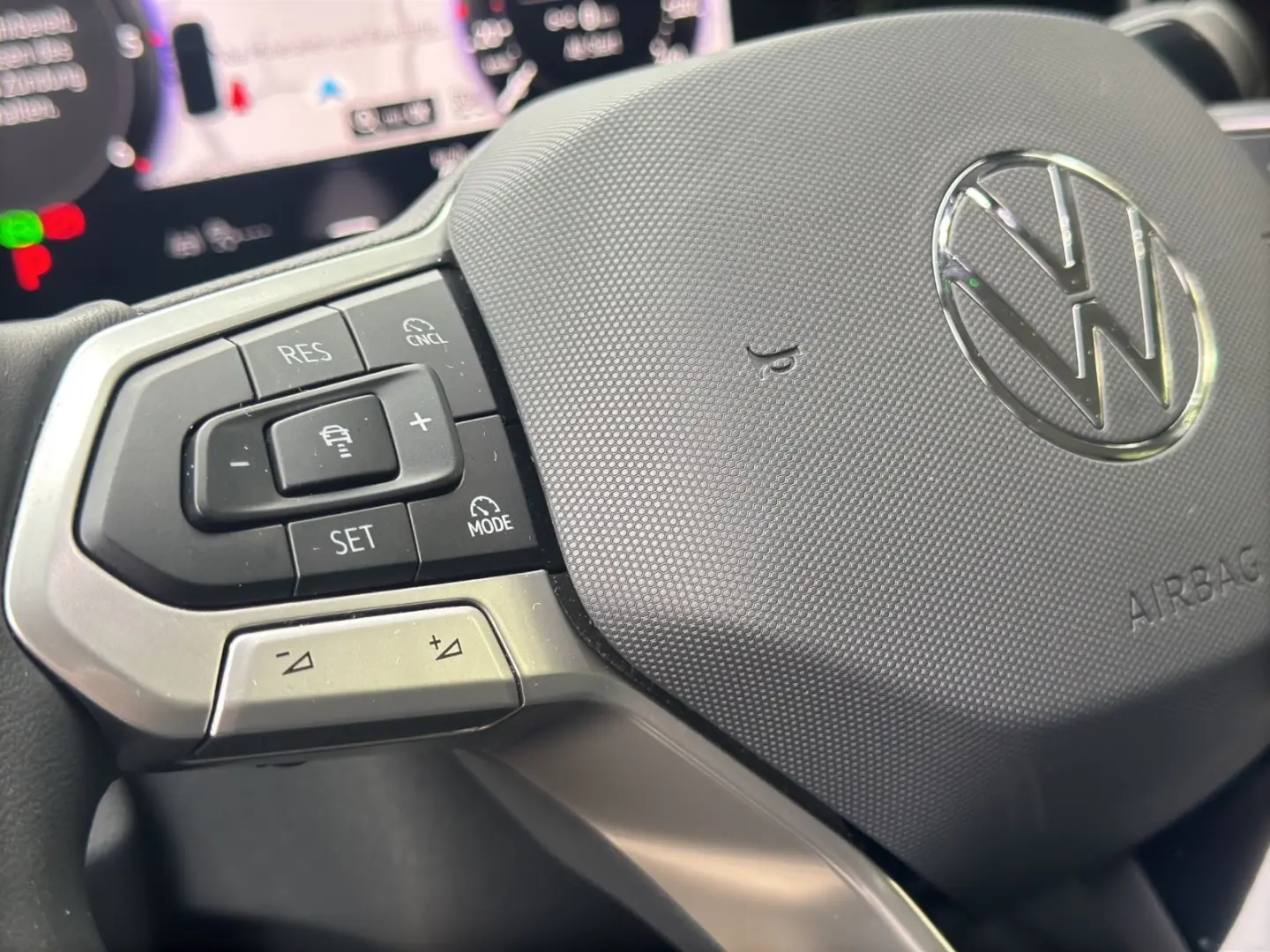 Tiguan 2.0 TDI*150 PS*DSG*Navi*Neues Modell*