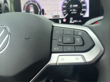 Tiguan 2.0 TDI*150 PS*DSG*Navi*Neues Modell*
