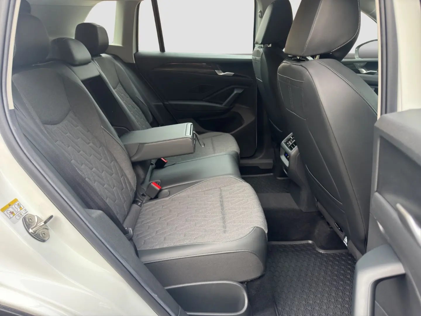 Tiguan 2.0 TDI*150 PS*DSG*Navi*Neues Modell*