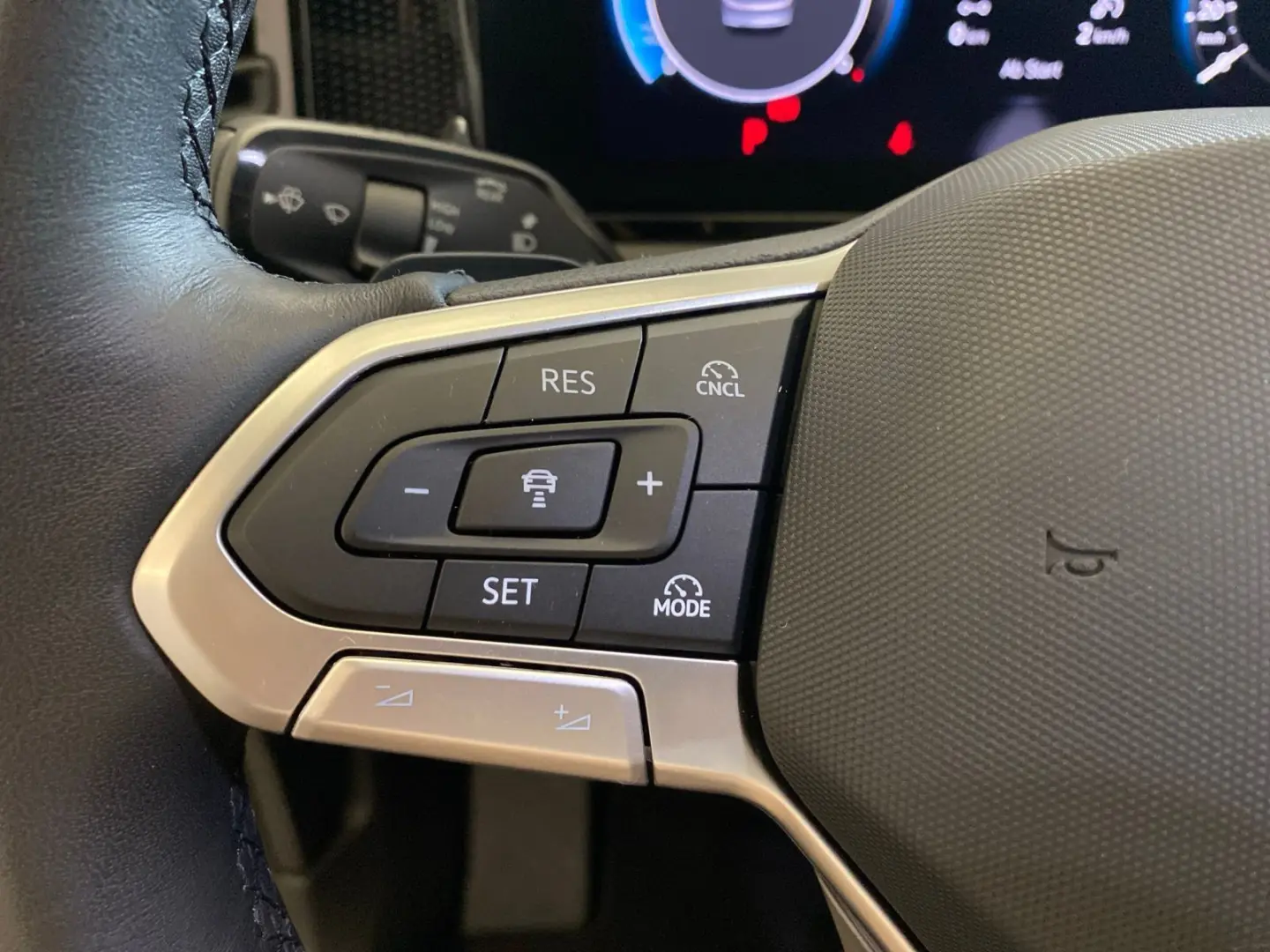 Tiguan 2.0 TDI  Life *ACC*DSG*App*Navi*360°