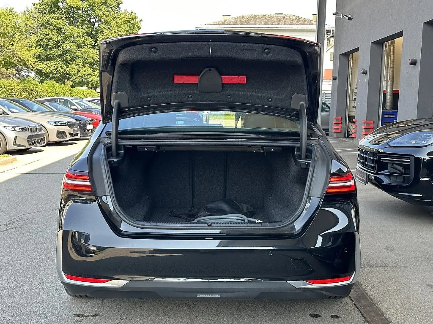 530e PHEV Aut. / AHK / LED / ICONIC SOUNDS EL...