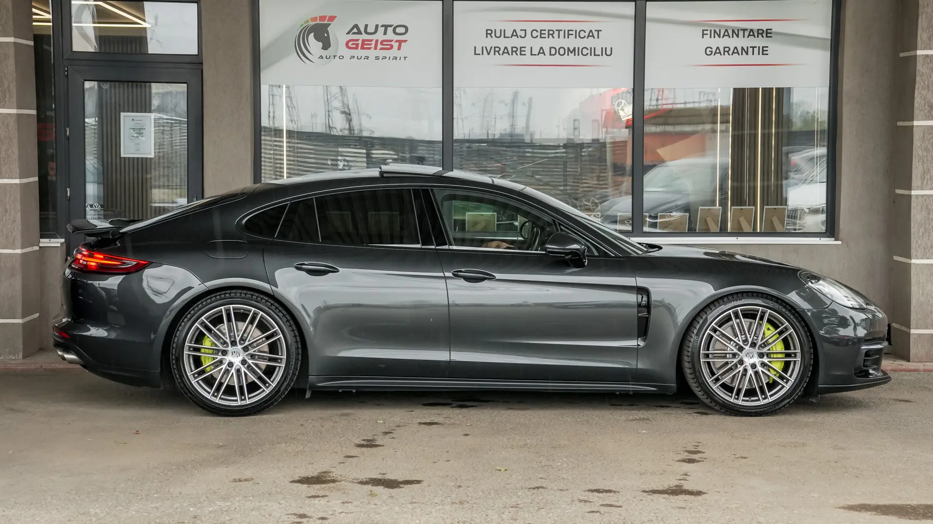 PORSCHE PANAMERA 4 E-HYBRID