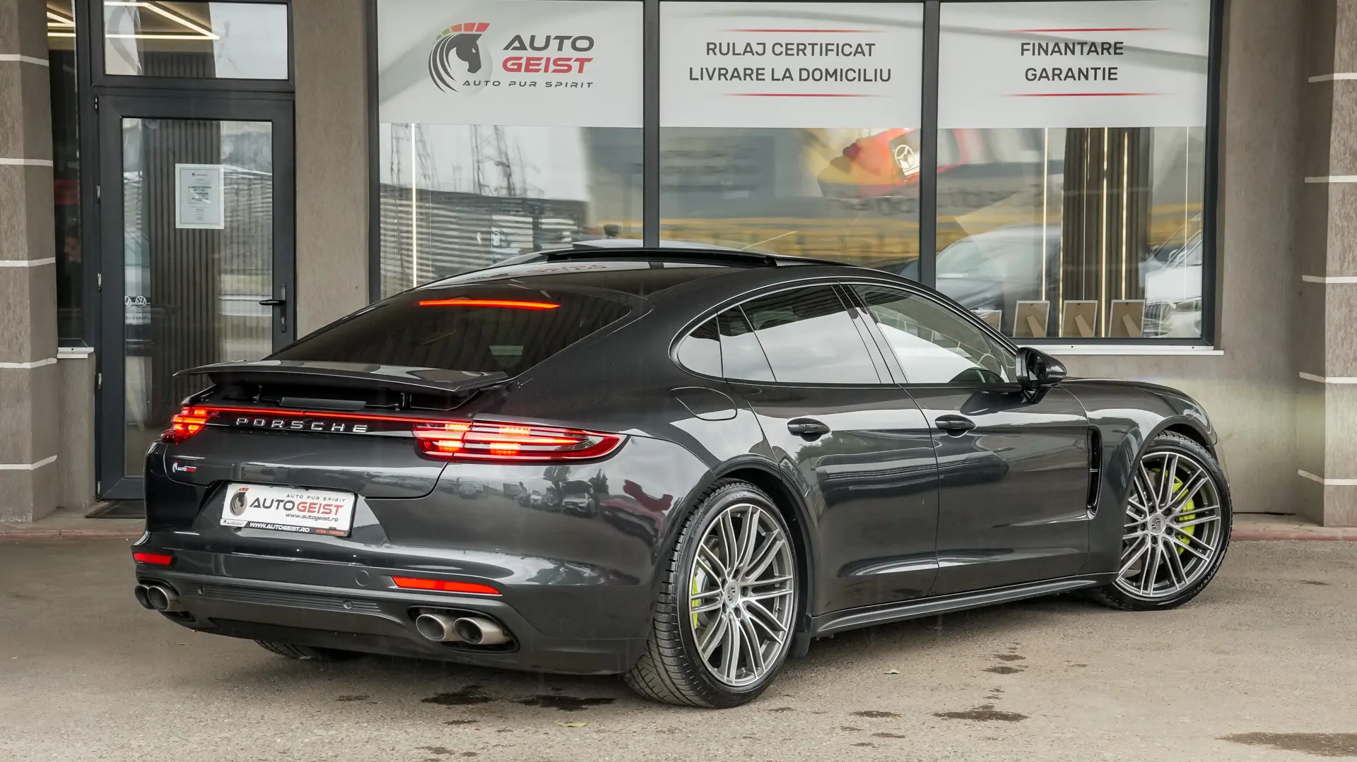 PORSCHE PANAMERA 4 E-HYBRID