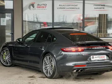 PORSCHE PANAMERA 4 E-HYBRID