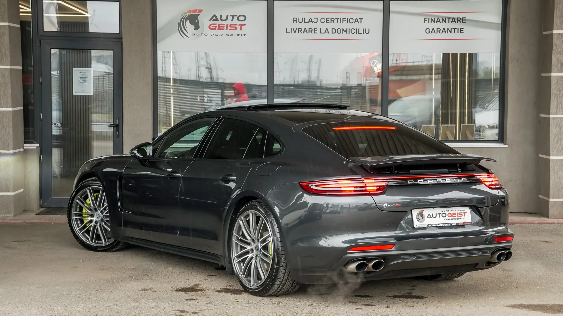 PORSCHE PANAMERA 4 E-HYBRID