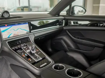 PORSCHE PANAMERA 4 E-HYBRID