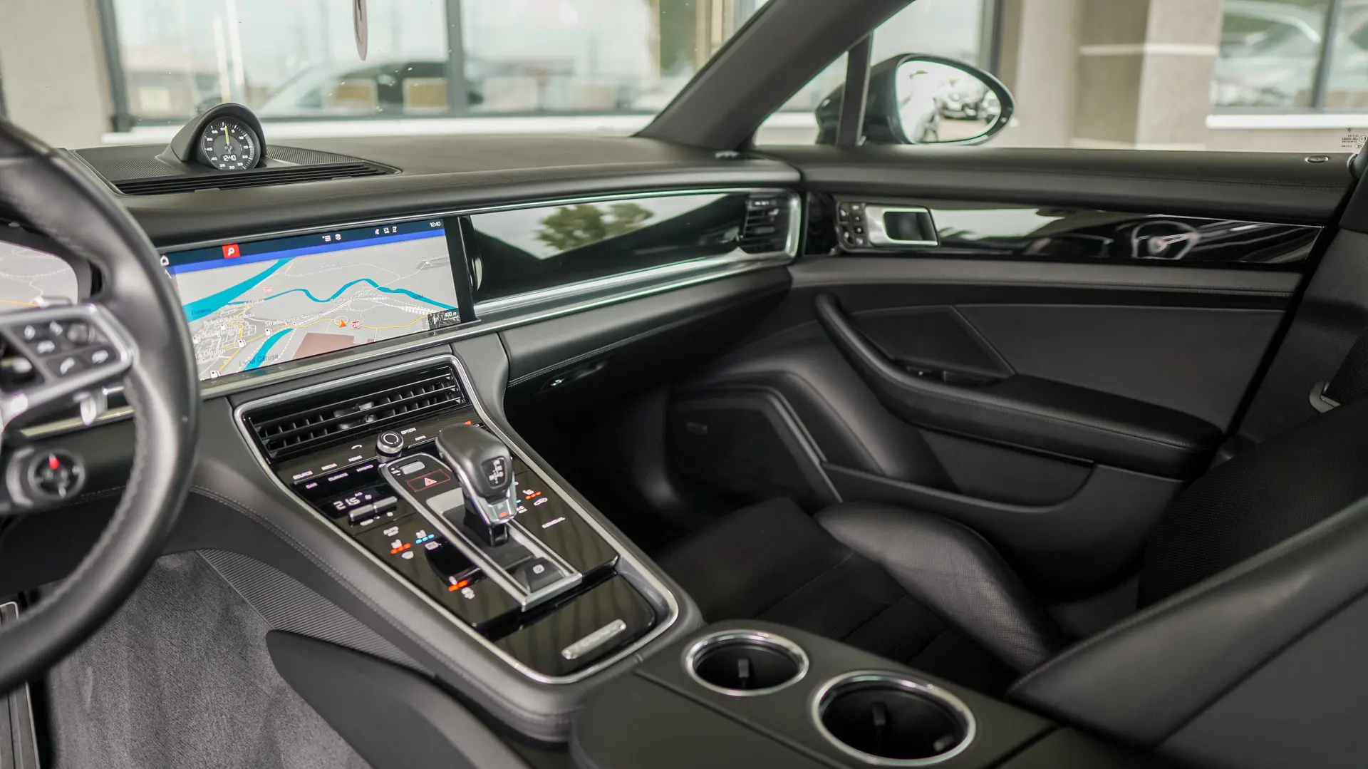 PORSCHE PANAMERA 4 E-HYBRID