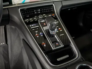 PORSCHE PANAMERA 4 E-HYBRID
