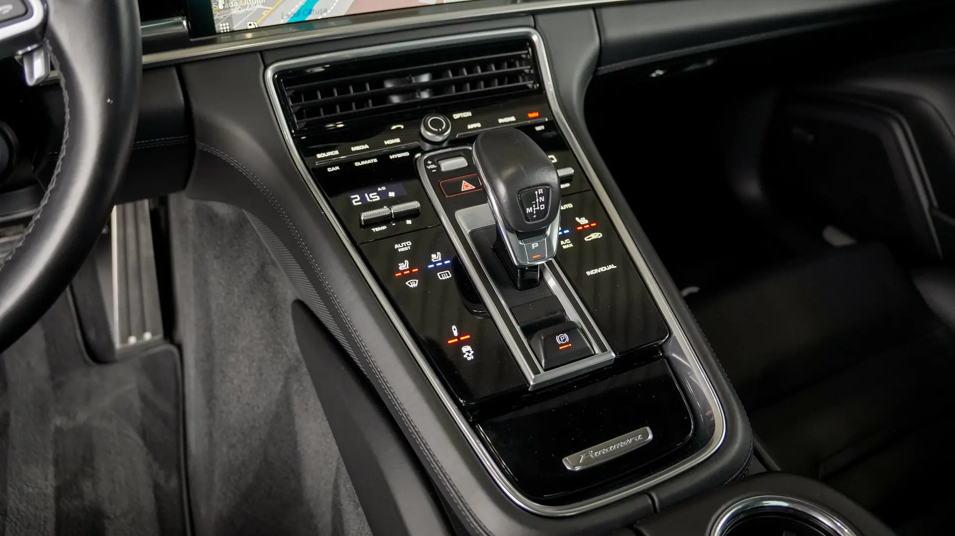 PORSCHE PANAMERA 4 E-HYBRID