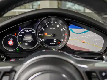 PORSCHE PANAMERA 4 E-HYBRID