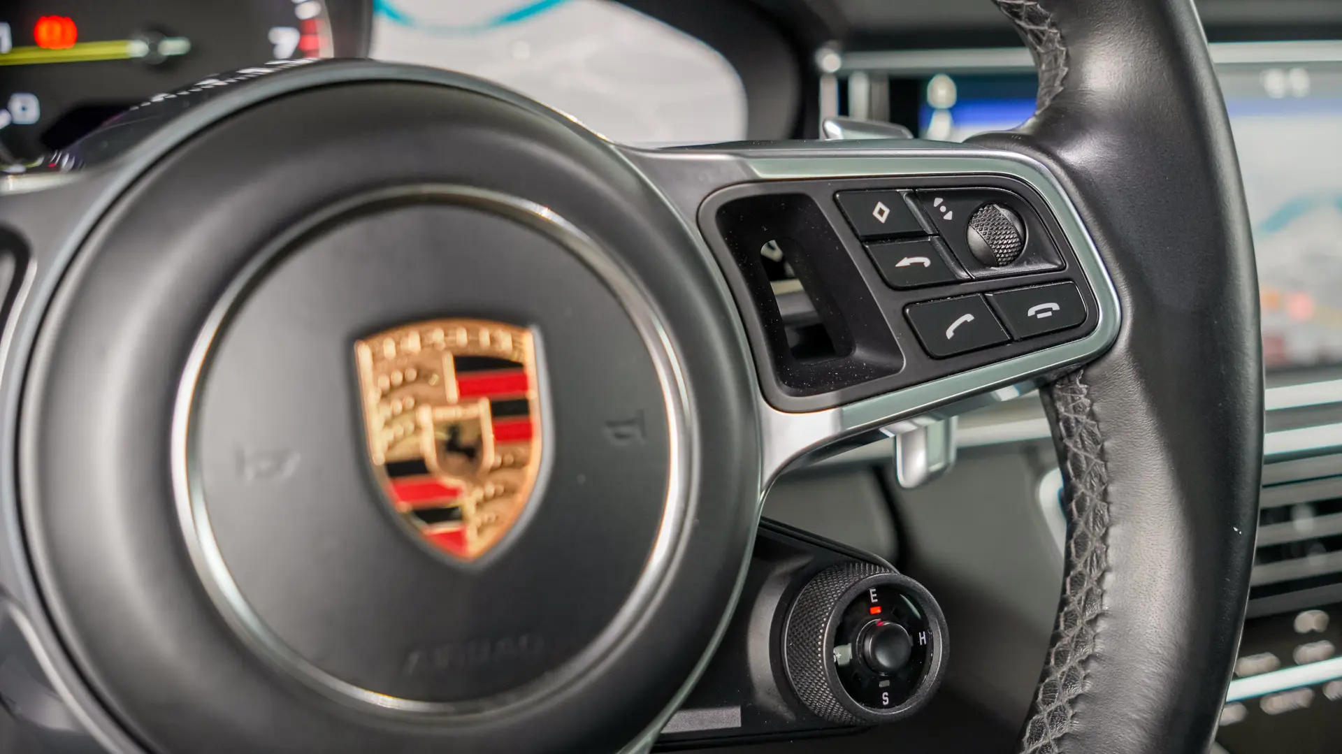 PORSCHE PANAMERA 4 E-HYBRID