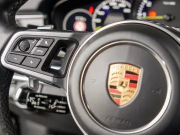 PORSCHE PANAMERA 4 E-HYBRID