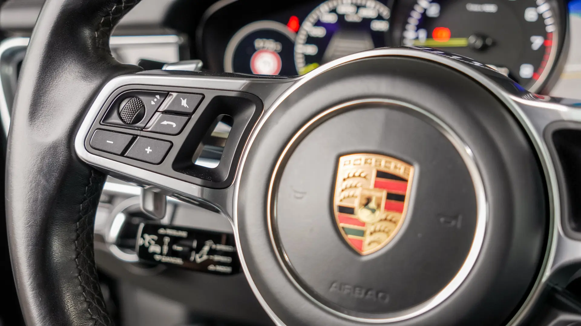 PORSCHE PANAMERA 4 E-HYBRID
