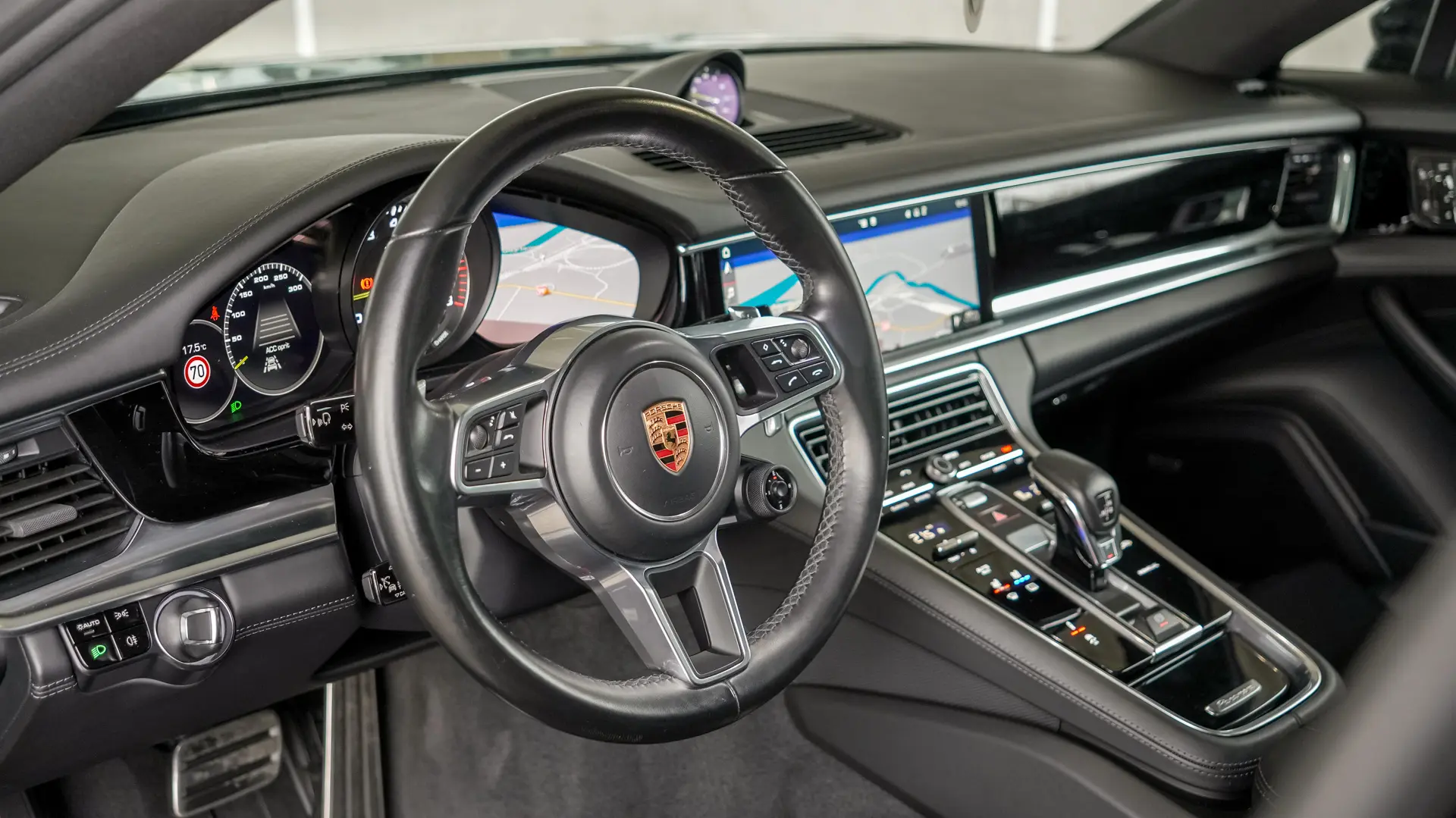 PORSCHE PANAMERA 4 E-HYBRID