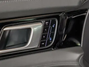 PORSCHE PANAMERA 4 E-HYBRID