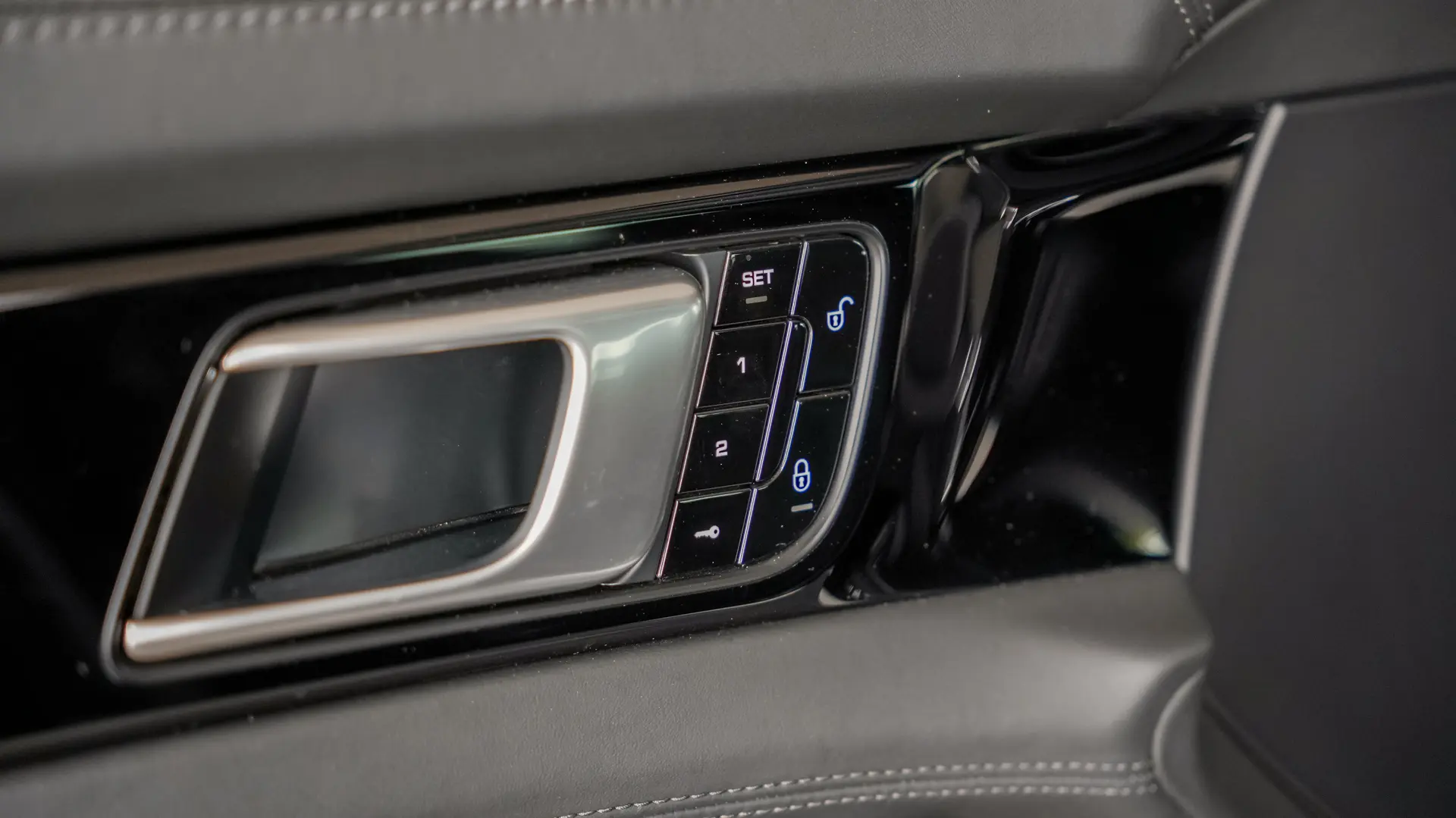 PORSCHE PANAMERA 4 E-HYBRID