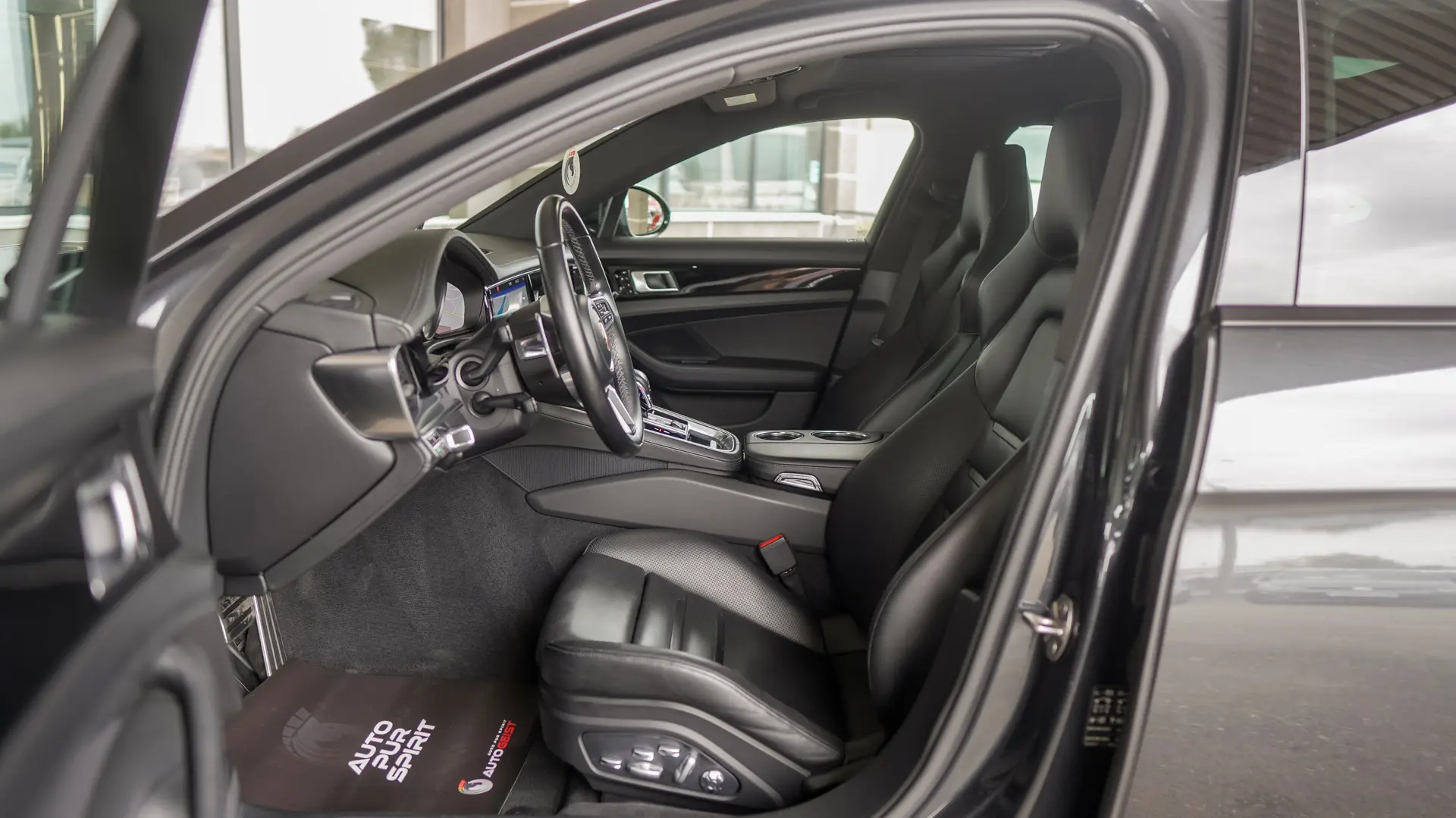 PORSCHE PANAMERA 4 E-HYBRID