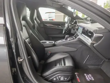 PORSCHE PANAMERA 4 E-HYBRID