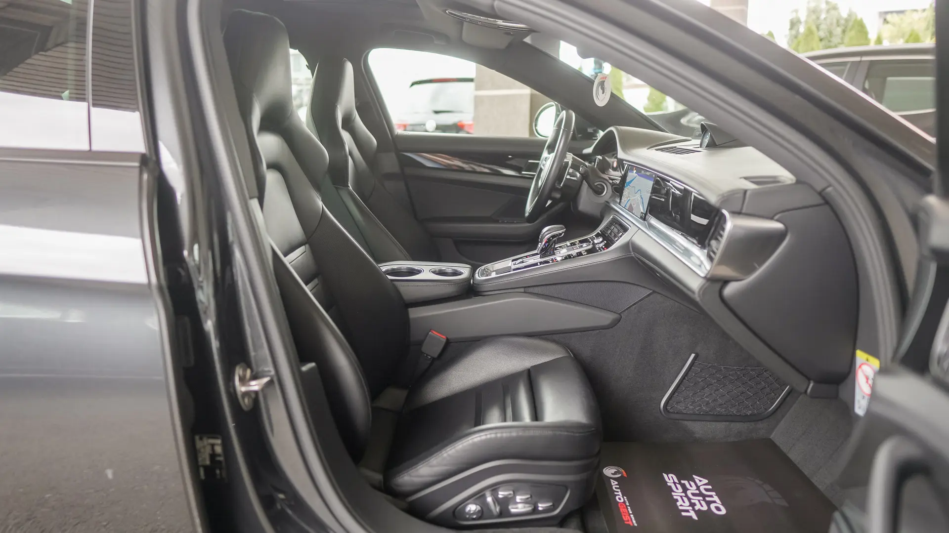 PORSCHE PANAMERA 4 E-HYBRID