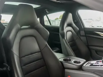 PORSCHE PANAMERA 4 E-HYBRID