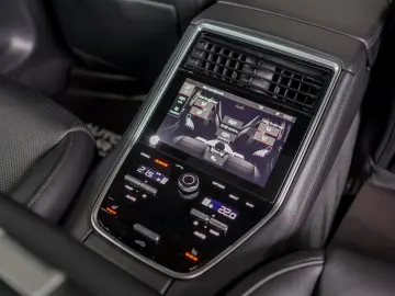 PORSCHE PANAMERA 4 E-HYBRID