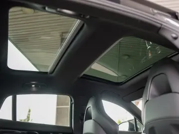 PORSCHE PANAMERA 4 E-HYBRID