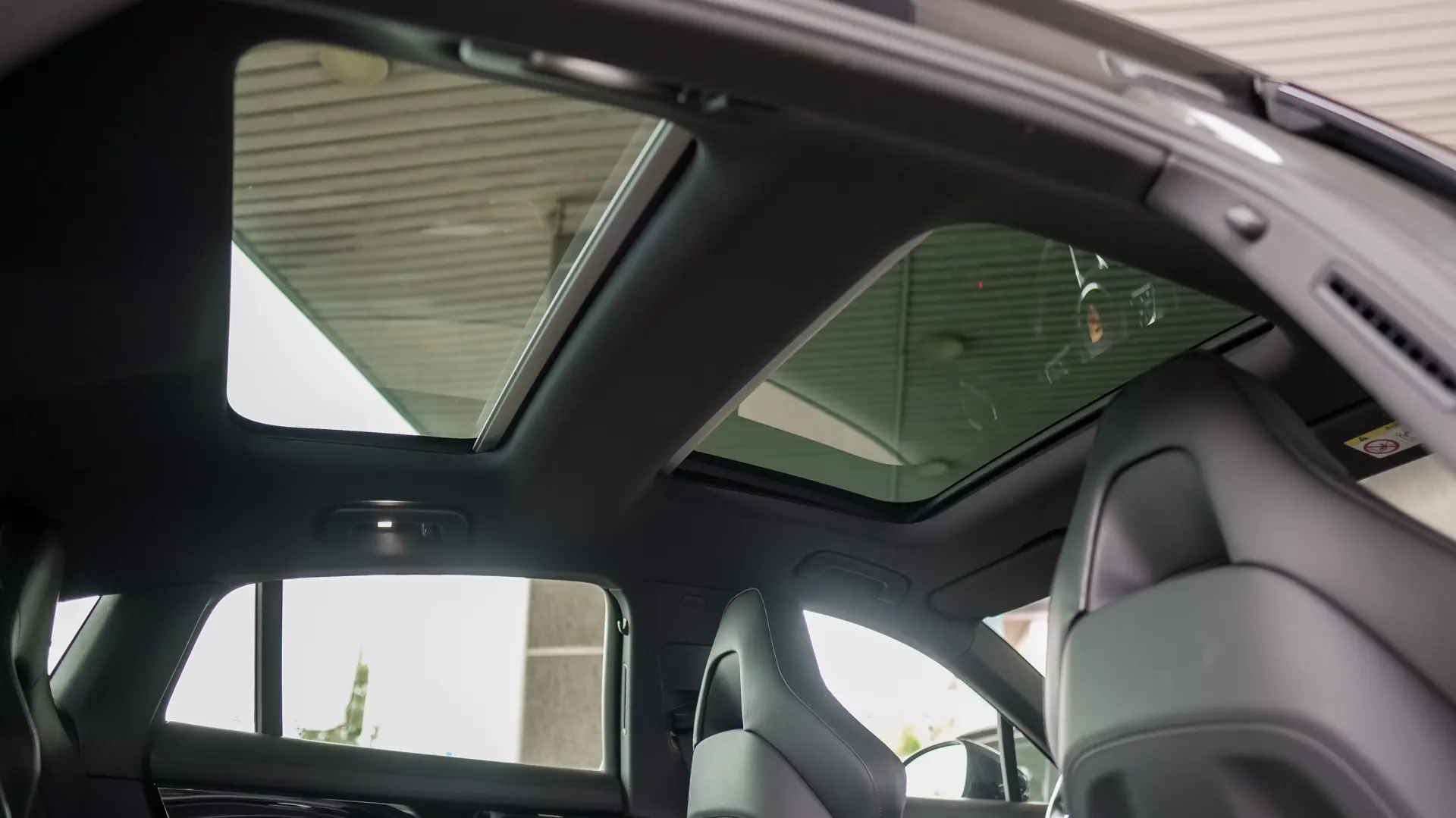 PORSCHE PANAMERA 4 E-HYBRID
