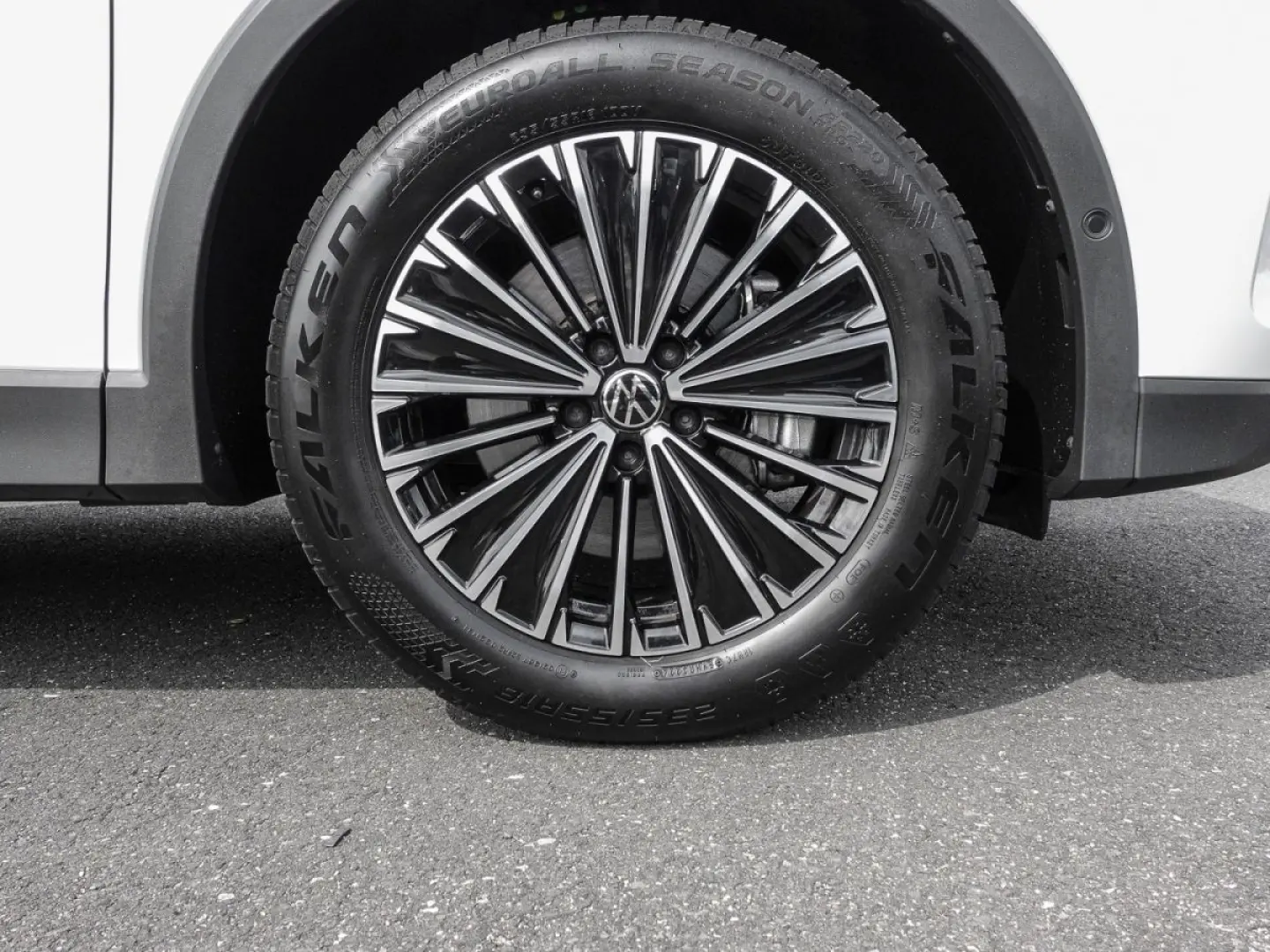 Tiguan 2.0 TDI DSG Life NAVI STANDHZG ACC 360