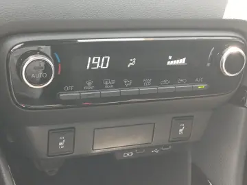 Toyota Yaris Dynamic 1.5 Hybrid 116 CP CVT