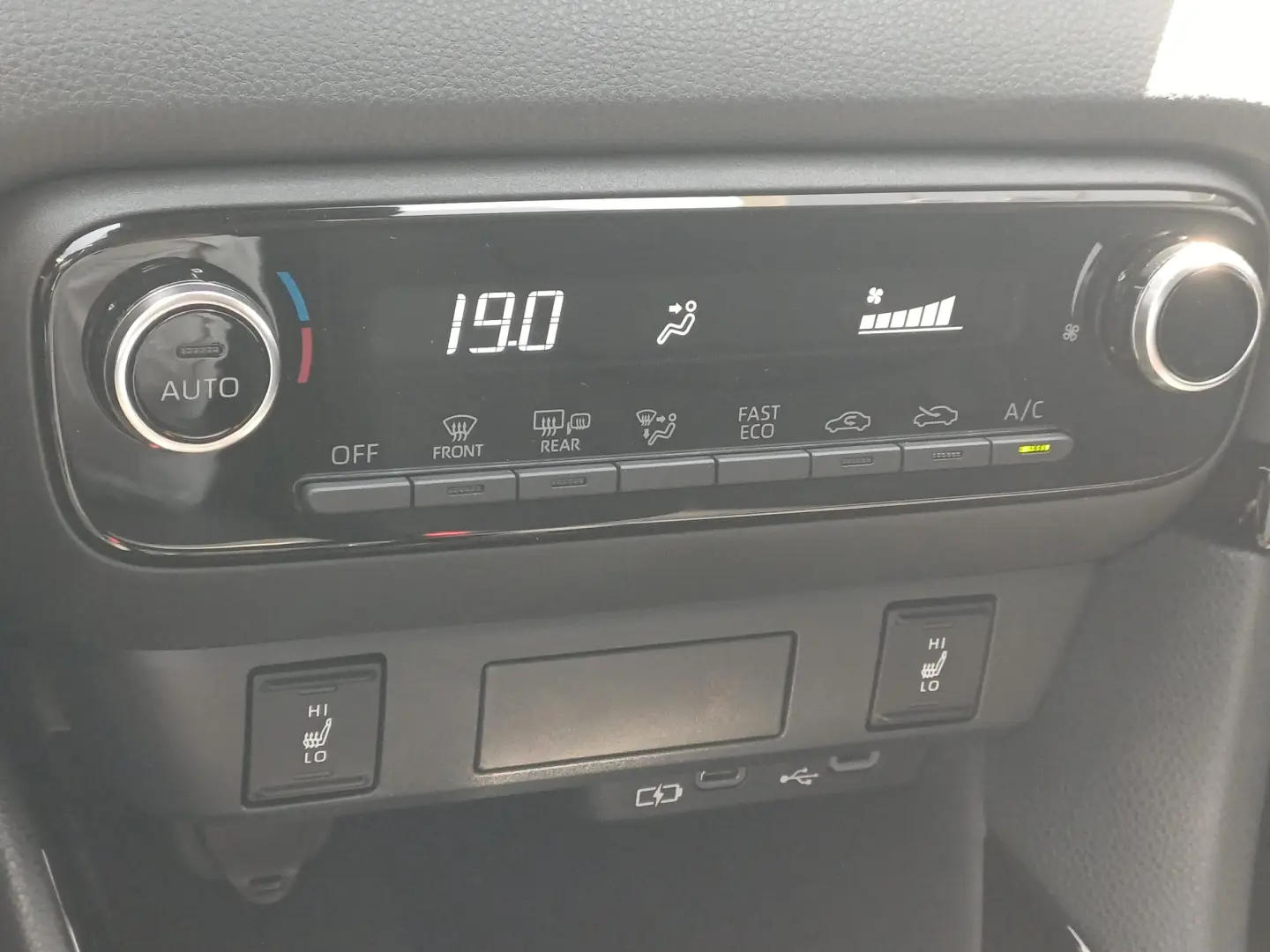 Toyota Yaris Dynamic 1.5 Hybrid 116 CP CVT