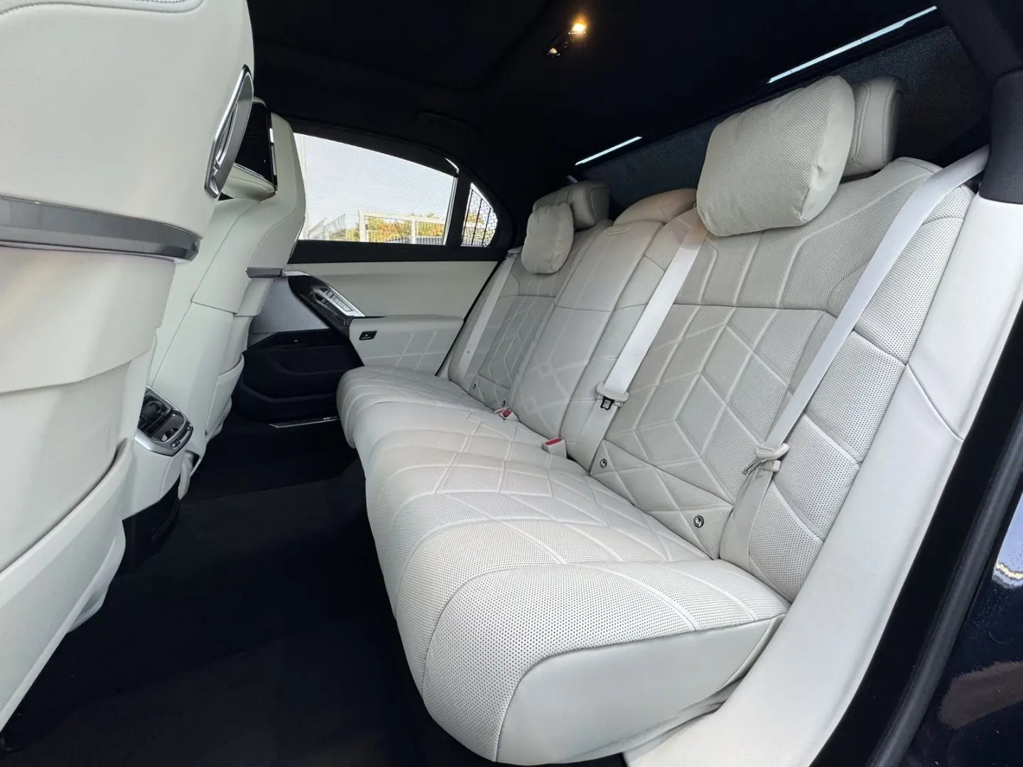 750e xDrive M Sport Pro Massage v+h Sitzbel. v+h