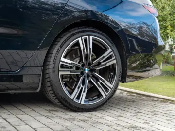 750e M SPORT.CONNOISSEUR.FOND.INDIVI.EXECUTIVE