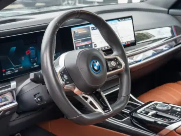 750e M SPORT.CONNOISSEUR.FOND.INDIVI.EXECUTIVE