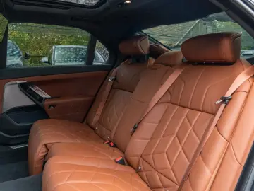 750e M SPORT.CONNOISSEUR.FOND.INDIVI.EXECUTIVE