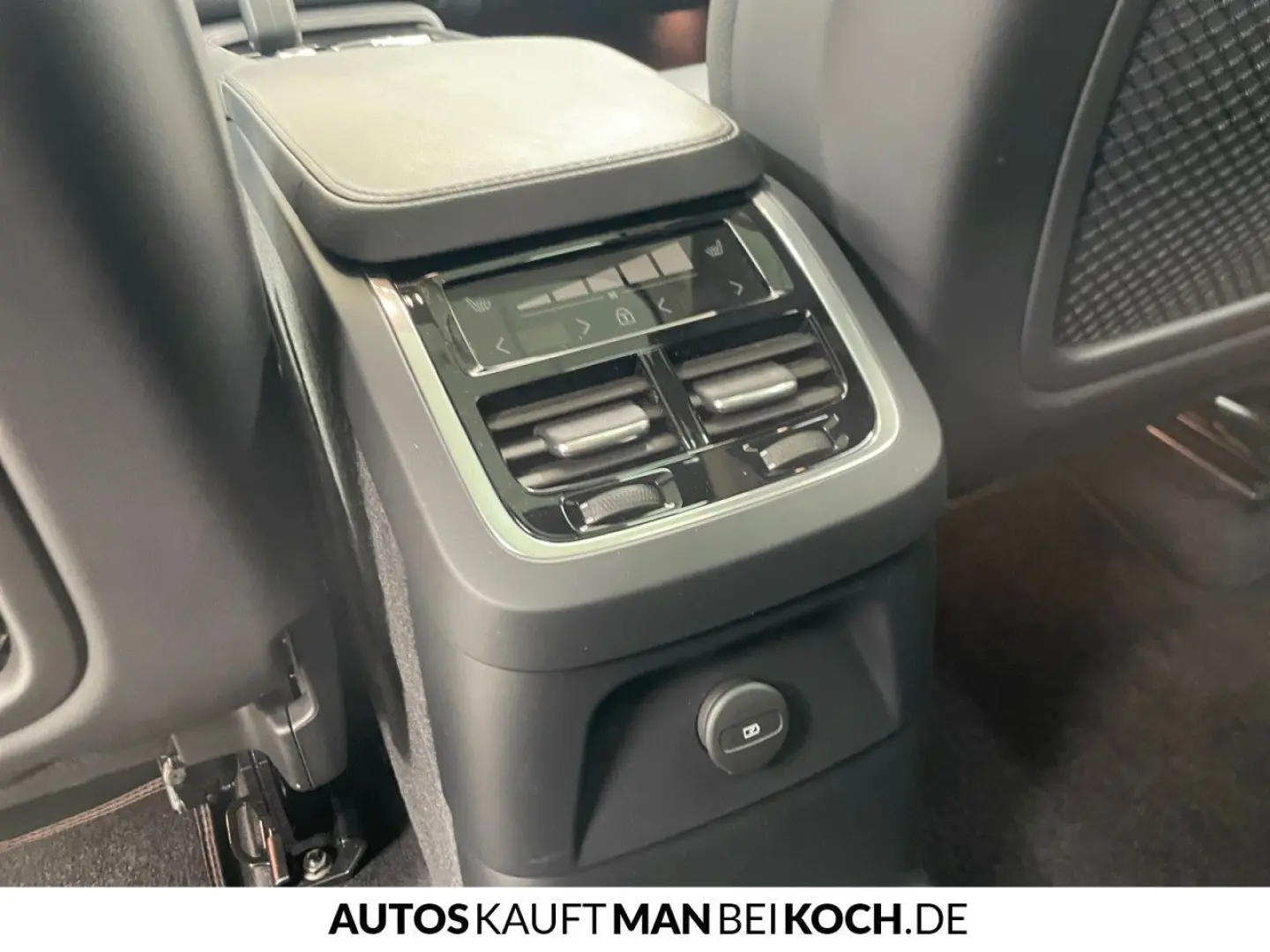 Volvo XC90 T8 AWD Ultimate Bright H K PANO HUD