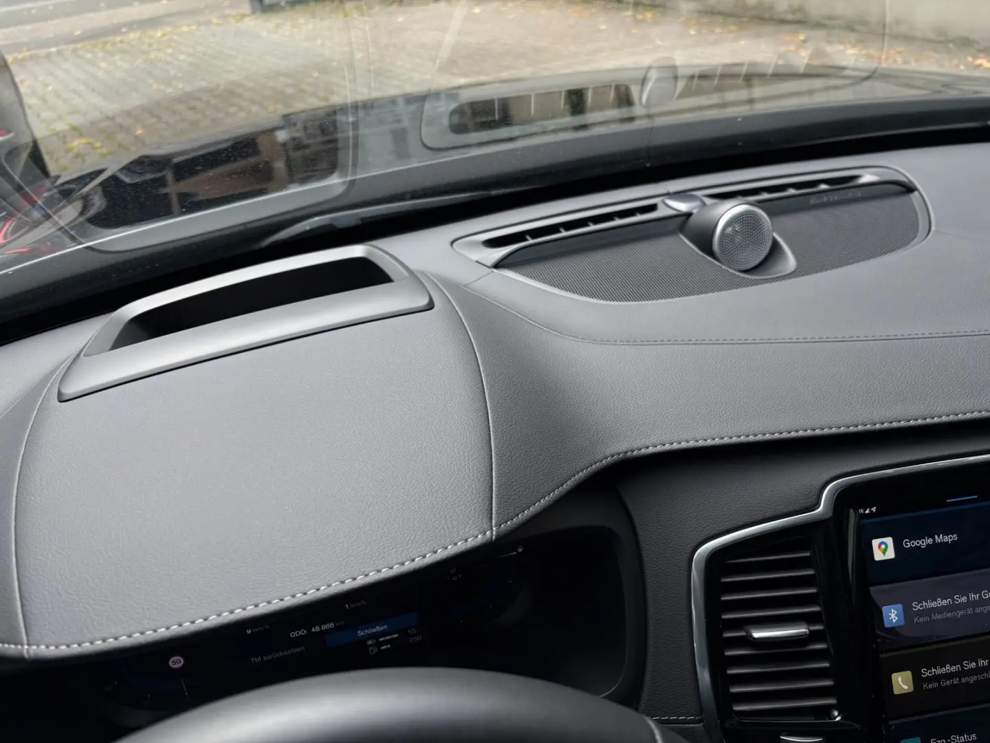 Volvo XC90 T8 Ultra Bright B&W Head-Up 360
