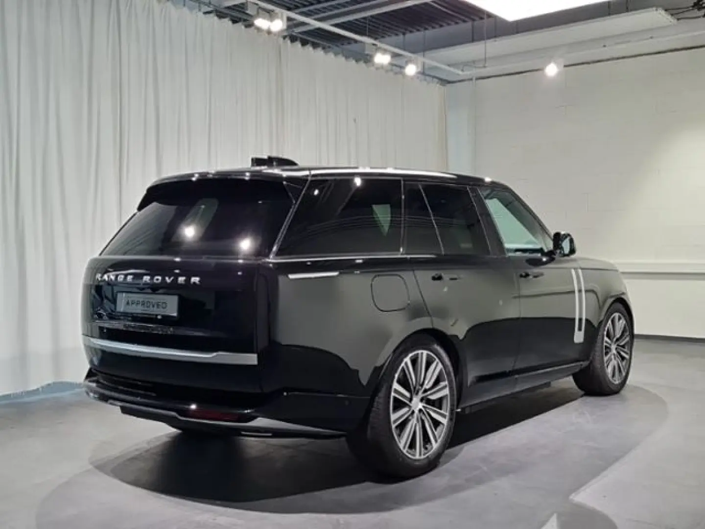 Range Rover P550e Autobiography