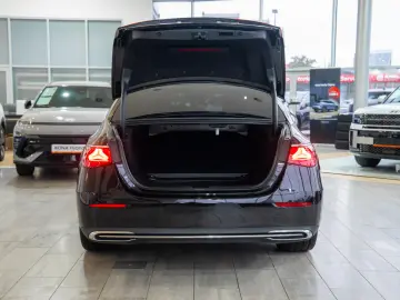 Mercedes-Benz E-Class 200 9G-TRONIC