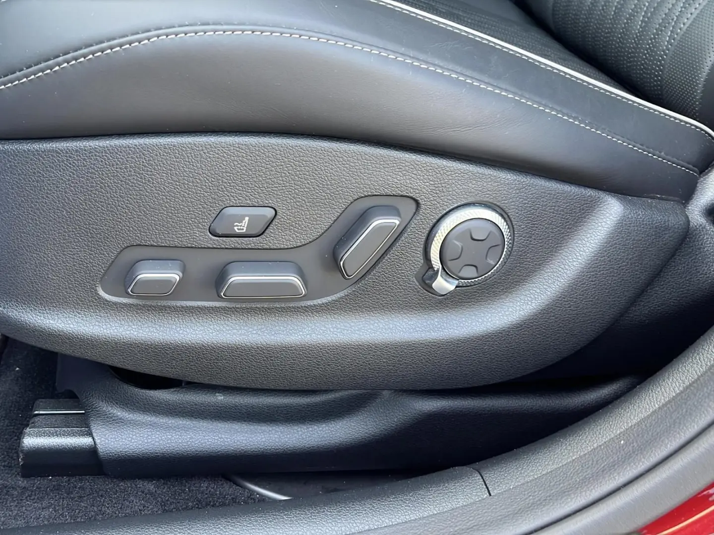 Genesis  G80 2.5T AWD Luxury, Innovation