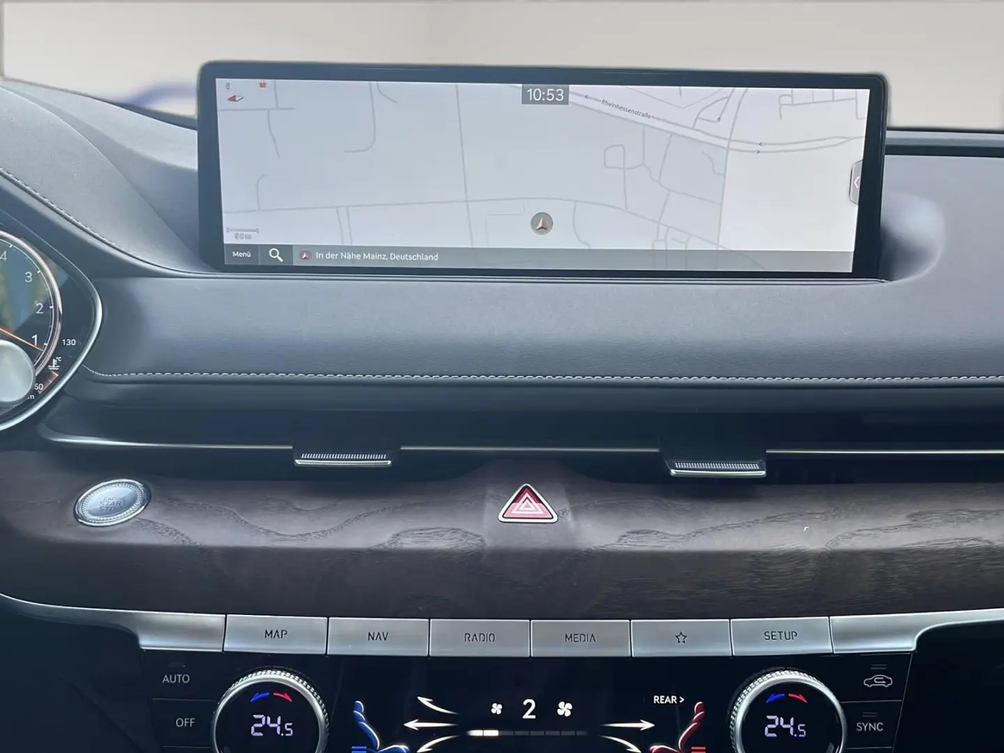 Genesis  G80 2.5T AWD Luxury, Innovation