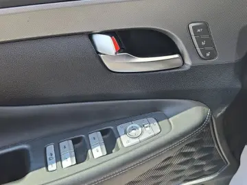 Hyundai  Santa Fe  1.6 T-GDI 4WD Plug-In-Hybrid Signature