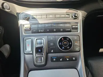 Hyundai  Santa Fe  1.6 T-GDI 4WD Plug-In-Hybrid Signature