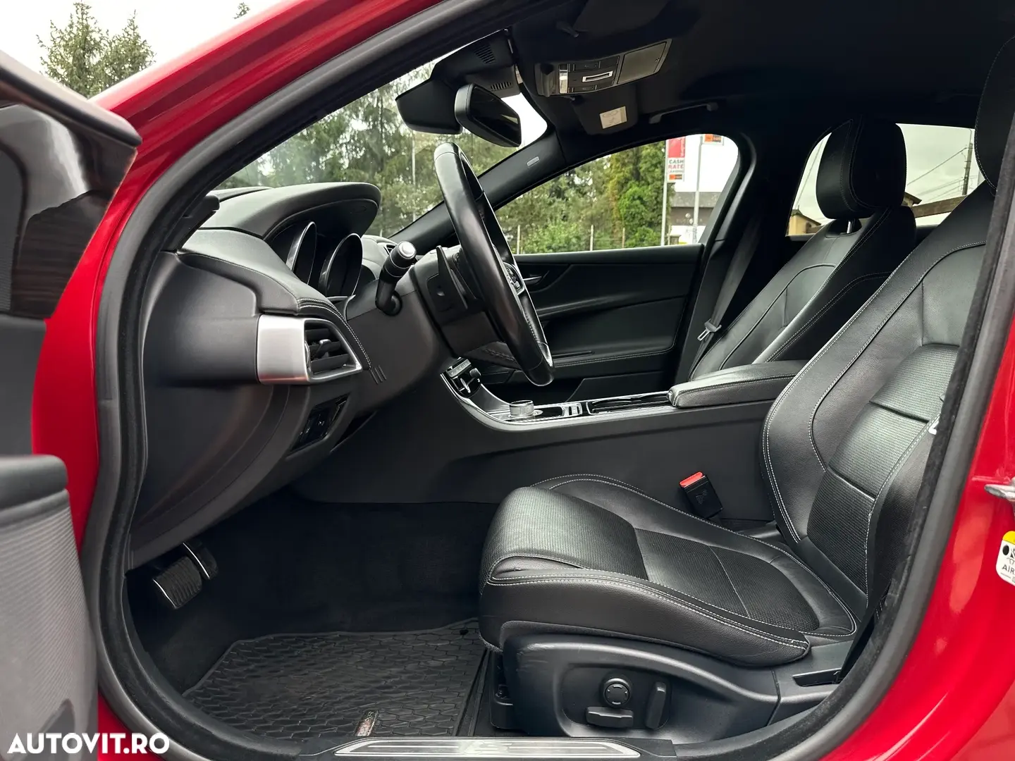 Jaguar XE RWD S