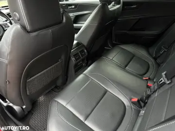 Jaguar XE RWD S