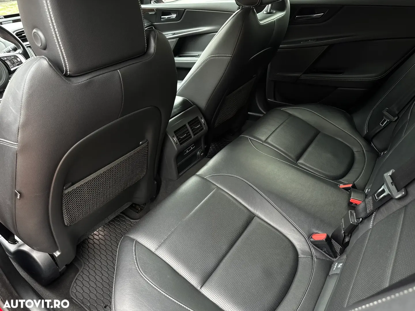 Jaguar XE RWD S
