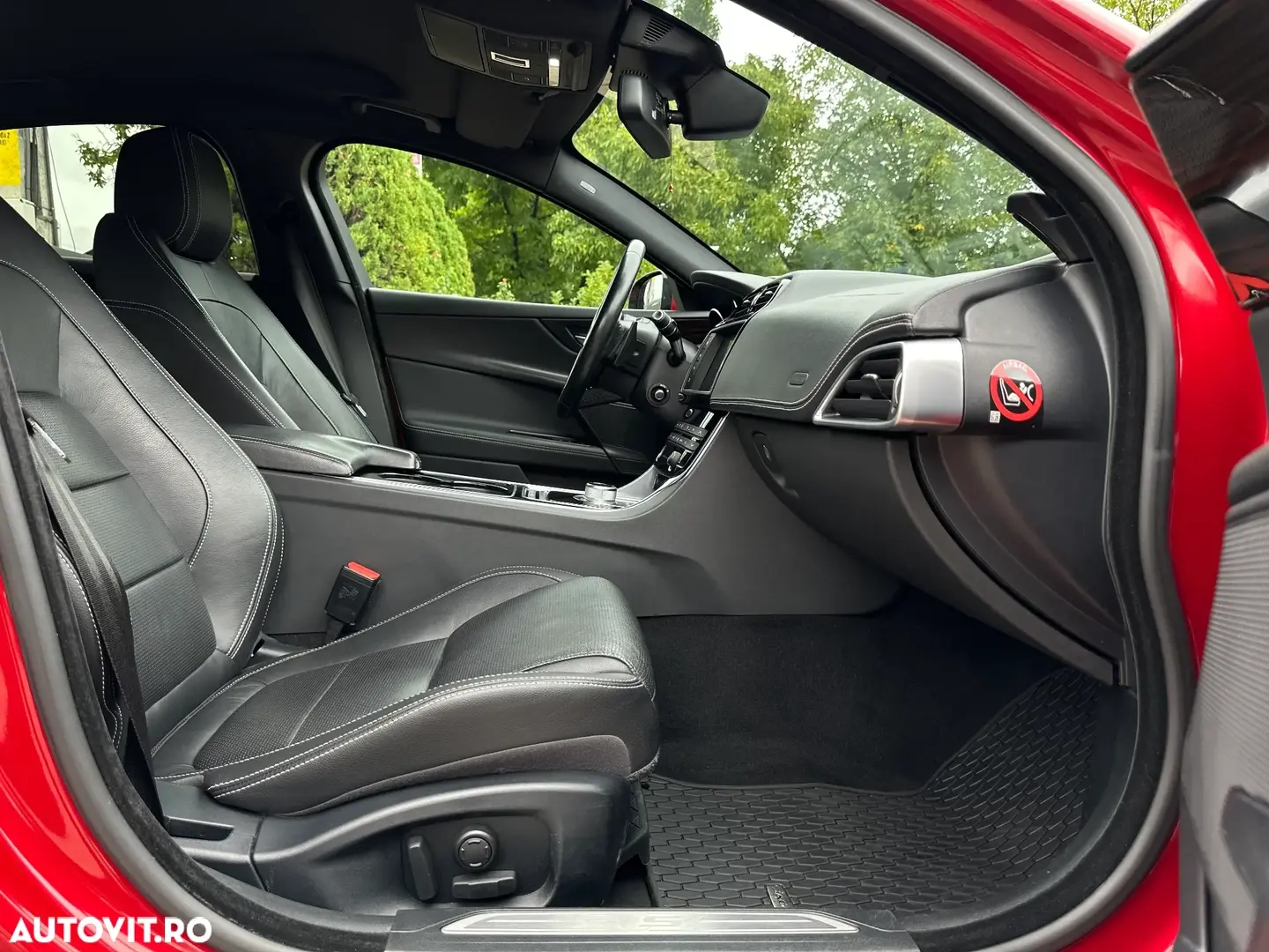 Jaguar XE RWD S
