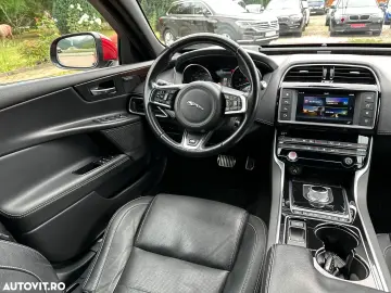 Jaguar XE RWD S