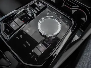 BMW 520 d  M sport Pano B&W HUD